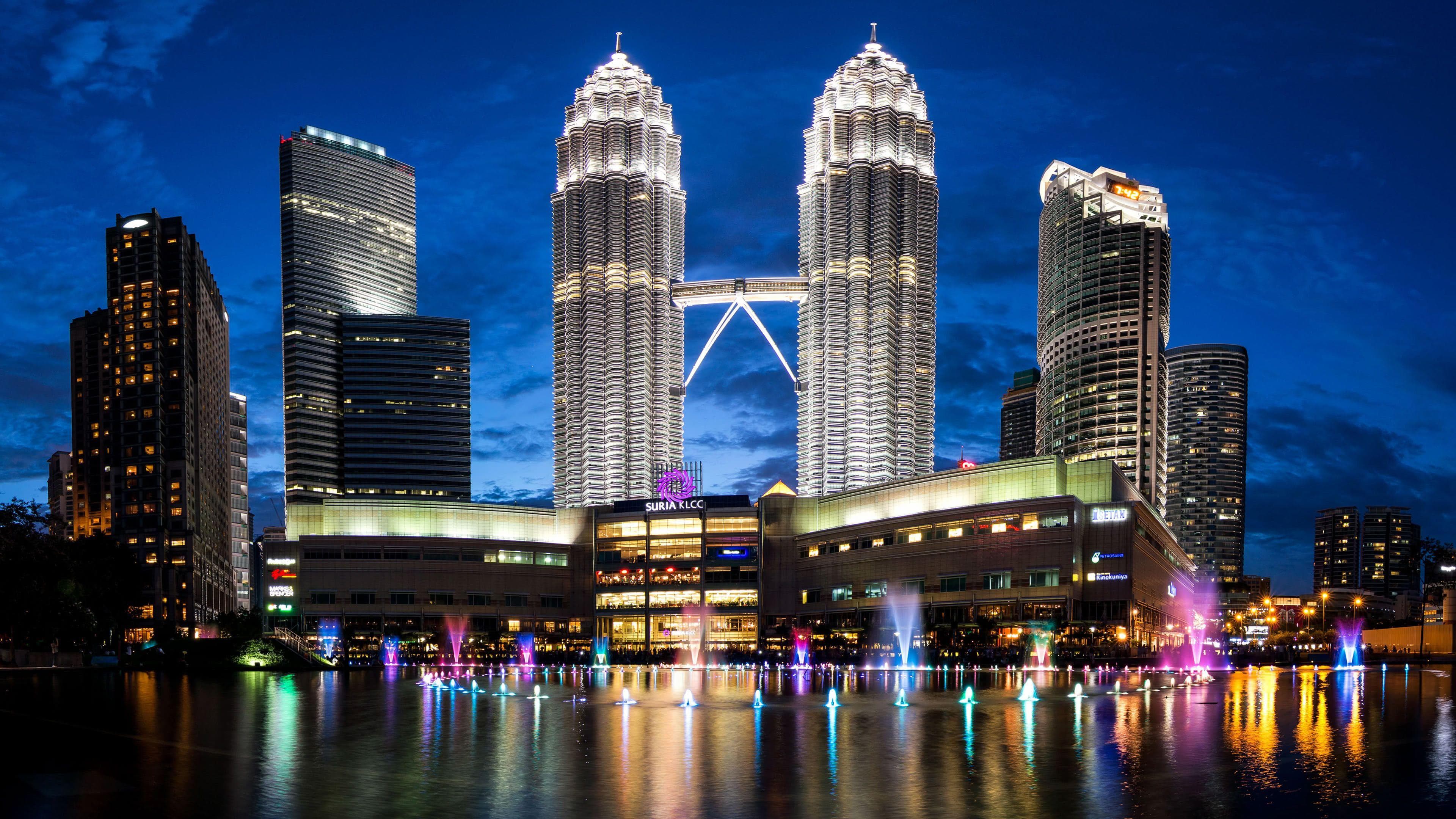 Kuala Lumpur City Package — Towers, Temples and Street Food